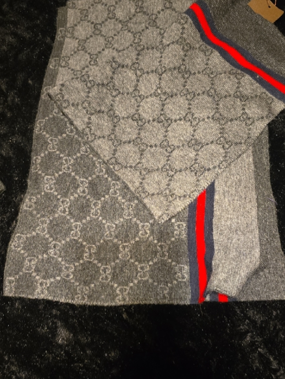 Gucci Gray GG Knit Beanie and Scarf with Red and Blue Stripe - Picture 4 of 5